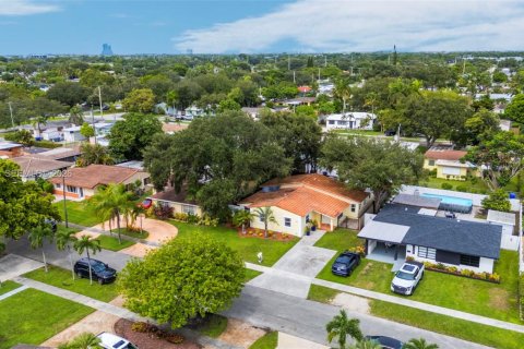Villa ou maison à vendre à Hollywood, Floride: 3 chambres, 179.95 m2 № 2401531 - photo 30