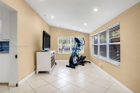 Villa ou maison à vendre à Hollywood, Floride: 3 chambres, 179.95 m2 № 2401531 - photo 12