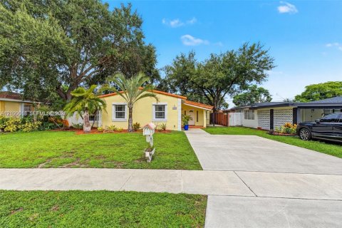Villa ou maison à Hollywood, Floride 3 chambres, 179.95 m2 № 2401531