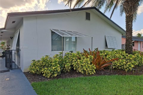 Casa en Miramar, Florida 2 dormitorios, 80.82 m2 № 2070651