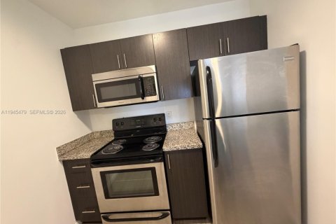 Copropriété à louer à Miami, Floride: 1 chambre, 65.03 m2 № 2001983 - photo 6