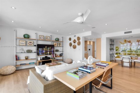 Condominio en venta en Key Biscayne, Florida, 1 dormitorio, 113.81 m2 № 2023132 - foto 3