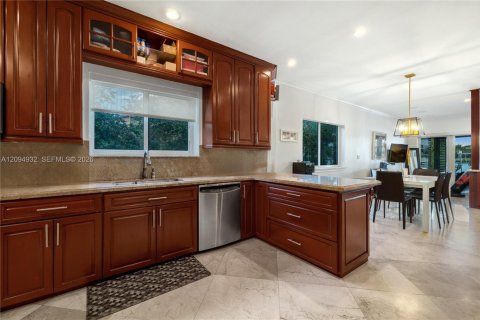 Villa ou maison à vendre à Miami Beach, Floride: 3 chambres, 218.69 m2 № 2390389 - photo 14