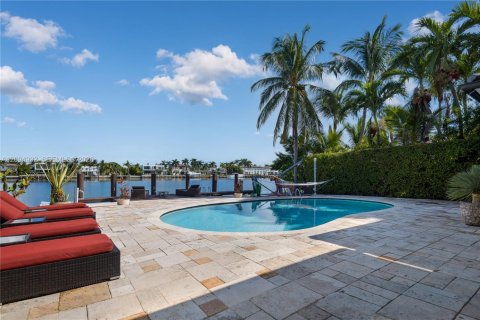 Villa ou maison à vendre à Miami Beach, Floride: 3 chambres, 218.69 m2 № 2390389 - photo 19