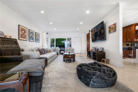 Villa ou maison à vendre à Miami Beach, Floride: 3 chambres, 218.69 m2 № 2390389 - photo 11