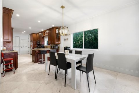 Villa ou maison à vendre à Miami Beach, Floride: 3 chambres, 218.69 m2 № 2390389 - photo 15