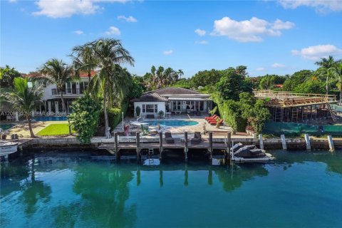 Villa ou maison à vendre à Miami Beach, Floride: 3 chambres, 218.69 m2 № 2390389 - photo 21
