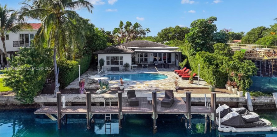 Villa ou maison à Miami Beach, Floride 3 chambres, 218.69 m2 № 2390389