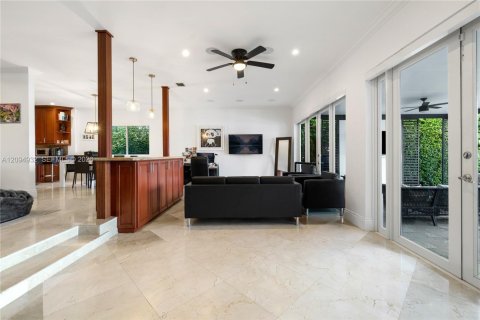 Villa ou maison à vendre à Miami Beach, Floride: 3 chambres, 218.69 m2 № 2390389 - photo 17