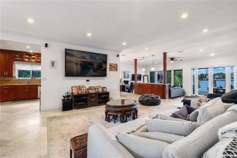 Villa ou maison à vendre à Miami Beach, Floride: 3 chambres, 218.69 m2 № 2390389 - photo 9