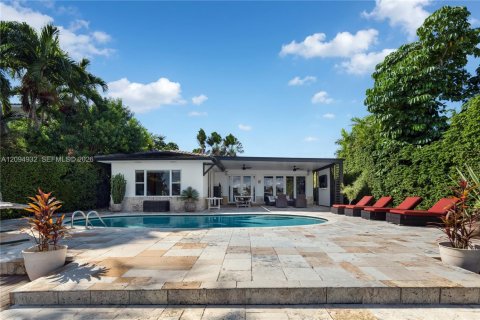 Villa ou maison à vendre à Miami Beach, Floride: 3 chambres, 218.69 m2 № 2390389 - photo 2