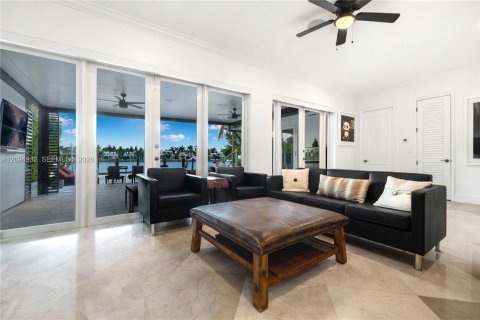Villa ou maison à vendre à Miami Beach, Floride: 3 chambres, 218.69 m2 № 2390389 - photo 16