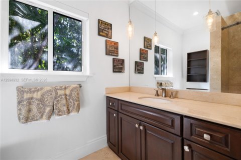 Villa ou maison à vendre à Miami Beach, Floride: 3 chambres, 218.69 m2 № 2390389 - photo 28
