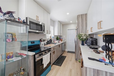 Propiedad comercial en venta en Miami, Florida, 156.63 m2 № 2033619 - foto 13