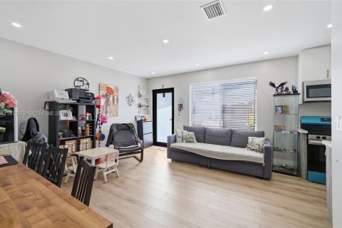 Propiedad comercial en venta en Miami, Florida, 156.63 m2 № 2033619 - foto 11