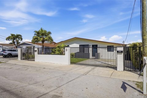 Propiedad comercial en venta en Miami, Florida, 156.63 m2 № 2033619 - foto 3