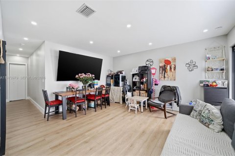 Propiedad comercial en venta en Miami, Florida, 156.63 m2 № 2033619 - foto 10