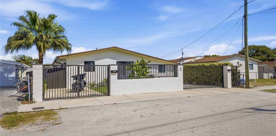 Propiedad comercial en Miami, Florida 156.63 m2 № 2033619