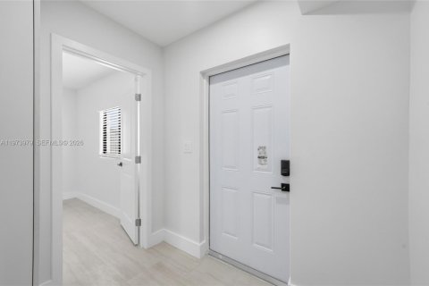 Propiedad comercial en venta en Miami, Florida, 156.63 m2 № 2033619 - foto 28