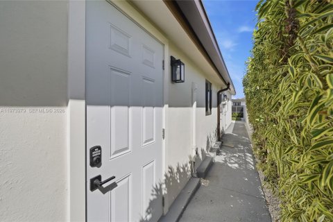 Propiedad comercial en venta en Miami, Florida, 156.63 m2 № 2033619 - foto 23