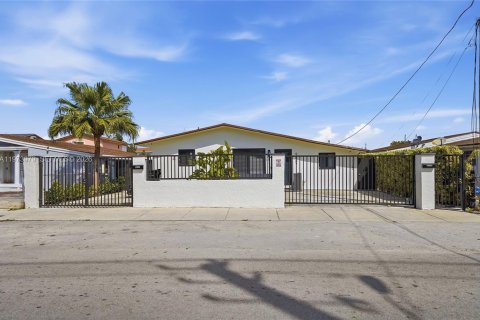 Propiedad comercial en venta en Miami, Florida, 156.63 m2 № 2033619 - foto 2