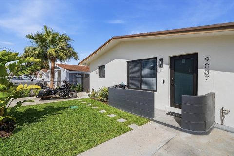 Propiedad comercial en venta en Miami, Florida, 156.63 m2 № 2033619 - foto 8