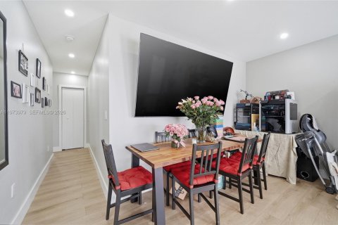 Propiedad comercial en venta en Miami, Florida, 156.63 m2 № 2033619 - foto 17