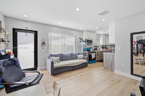 Propiedad comercial en venta en Miami, Florida, 156.63 m2 № 2033619 - foto 12