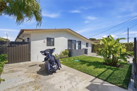 Propiedad comercial en venta en Miami, Florida, 156.63 m2 № 2033619 - foto 7