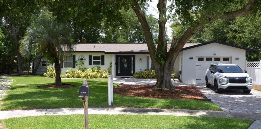 House in Deltona, Florida 4 bedrooms, 165.37 sq.m. № 1871218