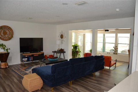 House in Deltona, Florida 4 bedrooms, 165.37 sq.m. № 1871218 - photo 15
