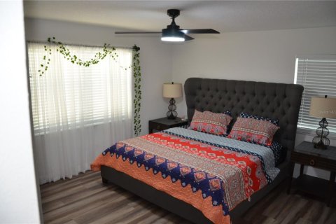 House in Deltona, Florida 4 bedrooms, 165.37 sq.m. № 1871218 - photo 25