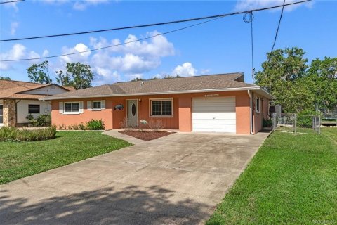 House in Crystal River, Florida 3 bedrooms, 147.99 sq.m. № 2213125 - photo 10