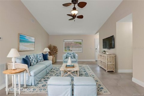 House in Crystal River, Florida 3 bedrooms, 147.99 sq.m. № 2213125 - photo 16