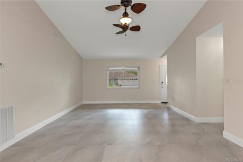 House in Crystal River, Florida 3 bedrooms, 147.99 sq.m. № 2213125 - photo 15