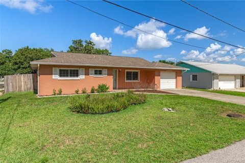 House in Crystal River, Florida 3 bedrooms, 147.99 sq.m. № 2213125 - photo 8