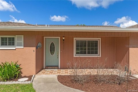 House in Crystal River, Florida 3 bedrooms, 147.99 sq.m. № 2213125 - photo 11