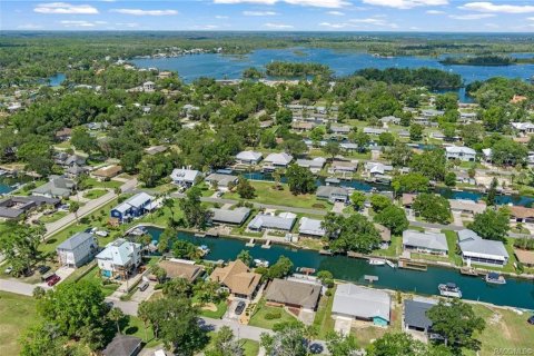 House in Crystal River, Florida 3 bedrooms, 147.99 sq.m. № 2213125 - photo 6