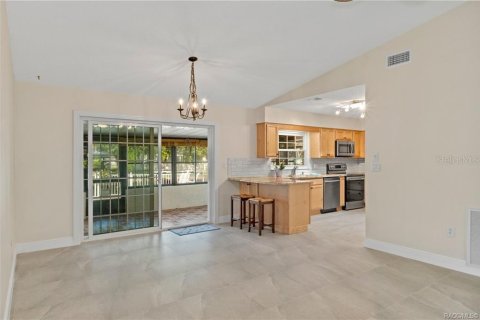 House in Crystal River, Florida 3 bedrooms, 147.99 sq.m. № 2213125 - photo 19