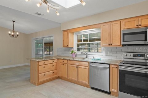 House in Crystal River, Florida 3 bedrooms, 147.99 sq.m. № 2213125 - photo 22