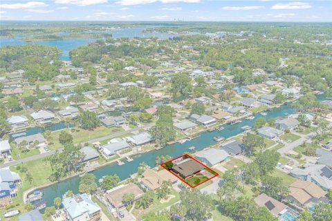 House in Crystal River, Florida 3 bedrooms, 147.99 sq.m. № 2213125 - photo 7