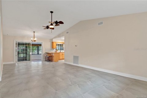 House in Crystal River, Florida 3 bedrooms, 147.99 sq.m. № 2213125 - photo 13