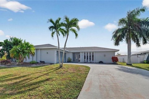 Villa ou maison à Cape Coral, Floride 2 chambres, 149.02 m2 № 2114329