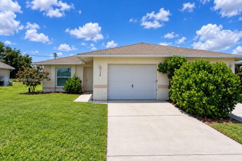 Villa ou maison à Lehigh Acres, Floride 3 chambres № 2273386