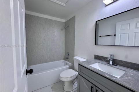 Villa ou maison à louer à Lehigh Acres, Floride: 3 chambres № 2273386 - photo 8