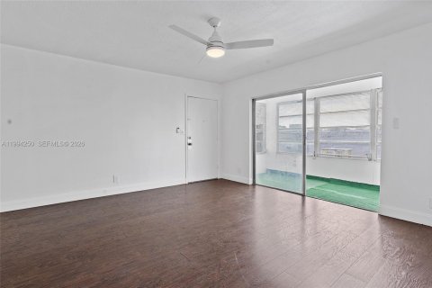 Condominio en venta en Lauderhill, Florida, 2 dormitorios, 79.9 m2 № 2062804 - foto 12