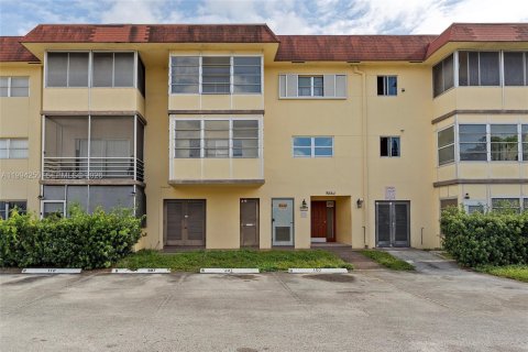 Condominio en venta en Lauderhill, Florida, 2 dormitorios, 79.9 m2 № 2062804 - foto 6
