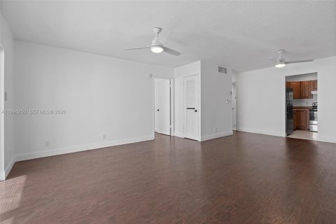 Condominio en venta en Lauderhill, Florida, 2 dormitorios, 79.9 m2 № 2062804 - foto 9
