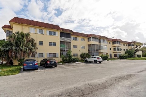 Condominio en venta en Lauderhill, Florida, 2 dormitorios, 79.9 m2 № 2062804 - foto 5