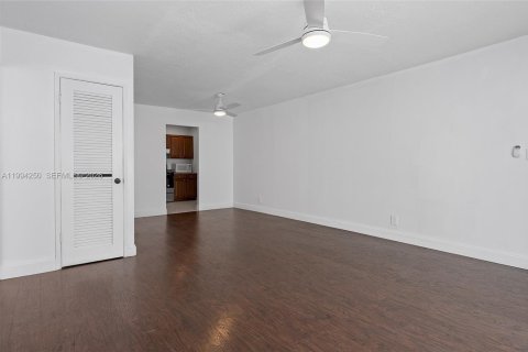 Condominio en venta en Lauderhill, Florida, 2 dormitorios, 79.9 m2 № 2062804 - foto 11